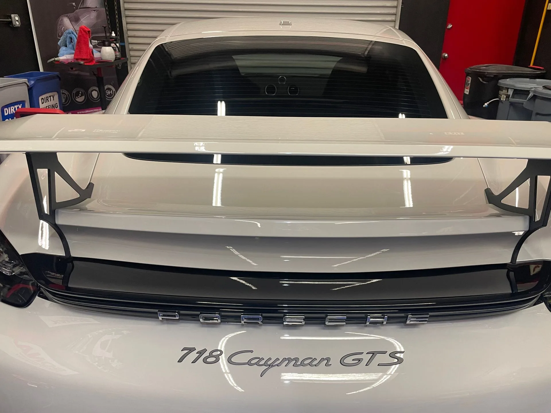 Body line and reflection of a detailed car