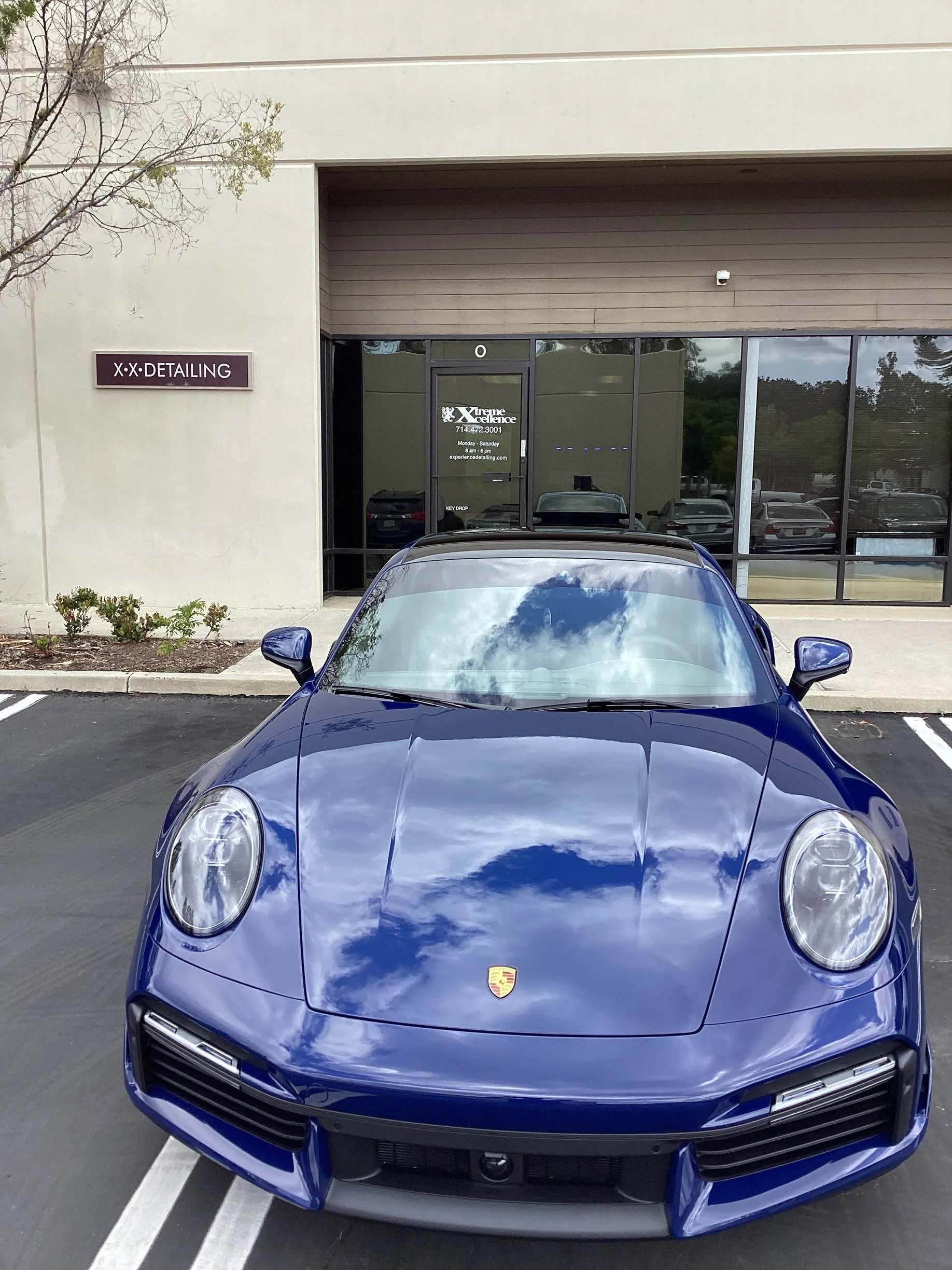 Vehicle with a deep gloss finish at the AXION studio